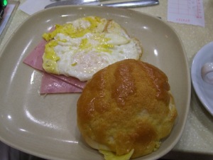 早餐 -波蘿油火腿隻蛋